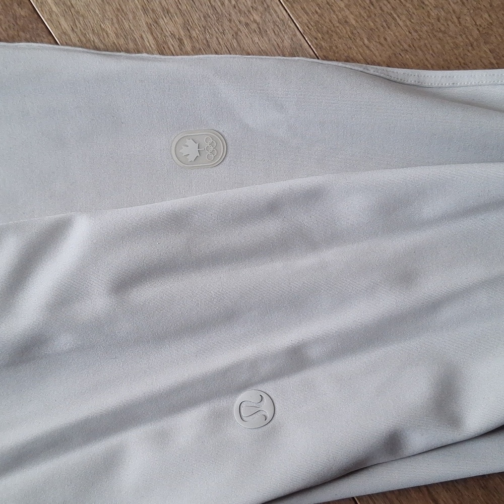 Rare Lululemon Team Canada Olympics pants - Picture 2 of 7